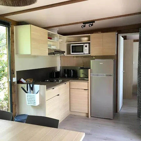 Premium 6 Piscine Partagee Les Vans